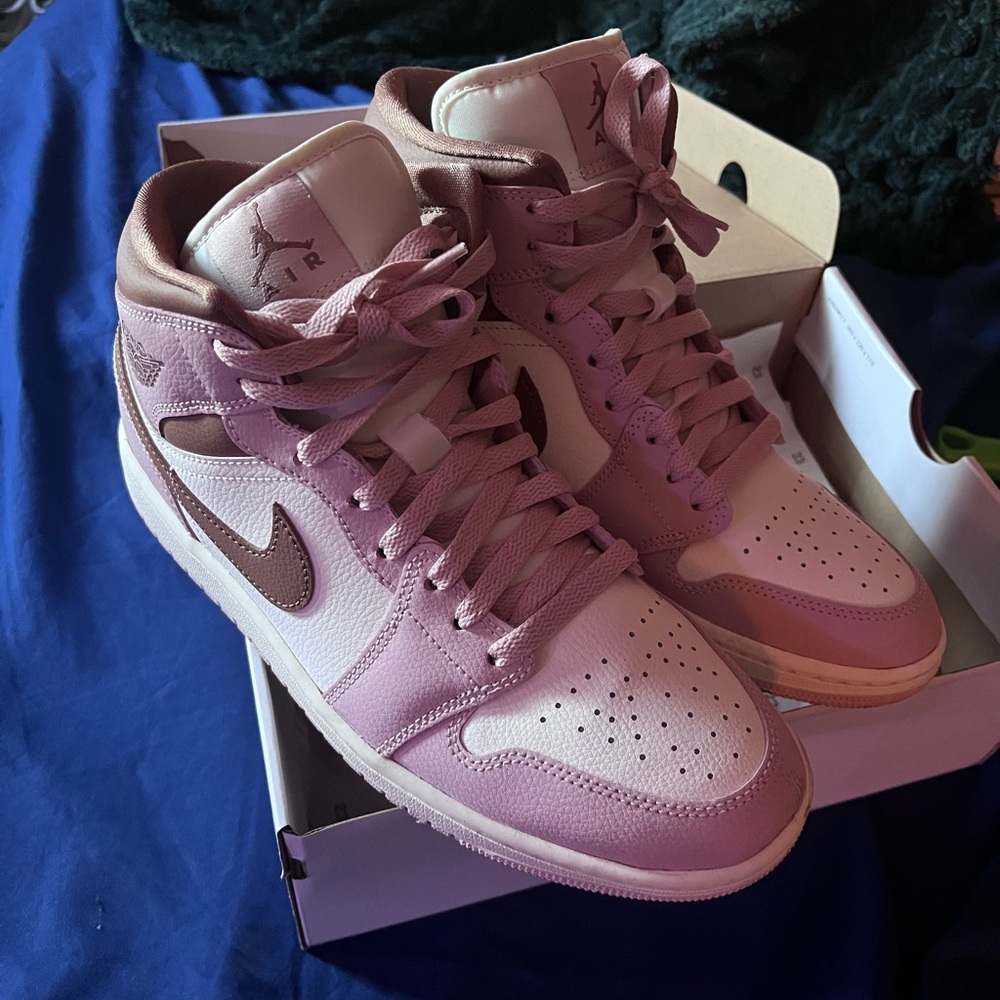 Nike Air Jordan 1 Mid pink oxford